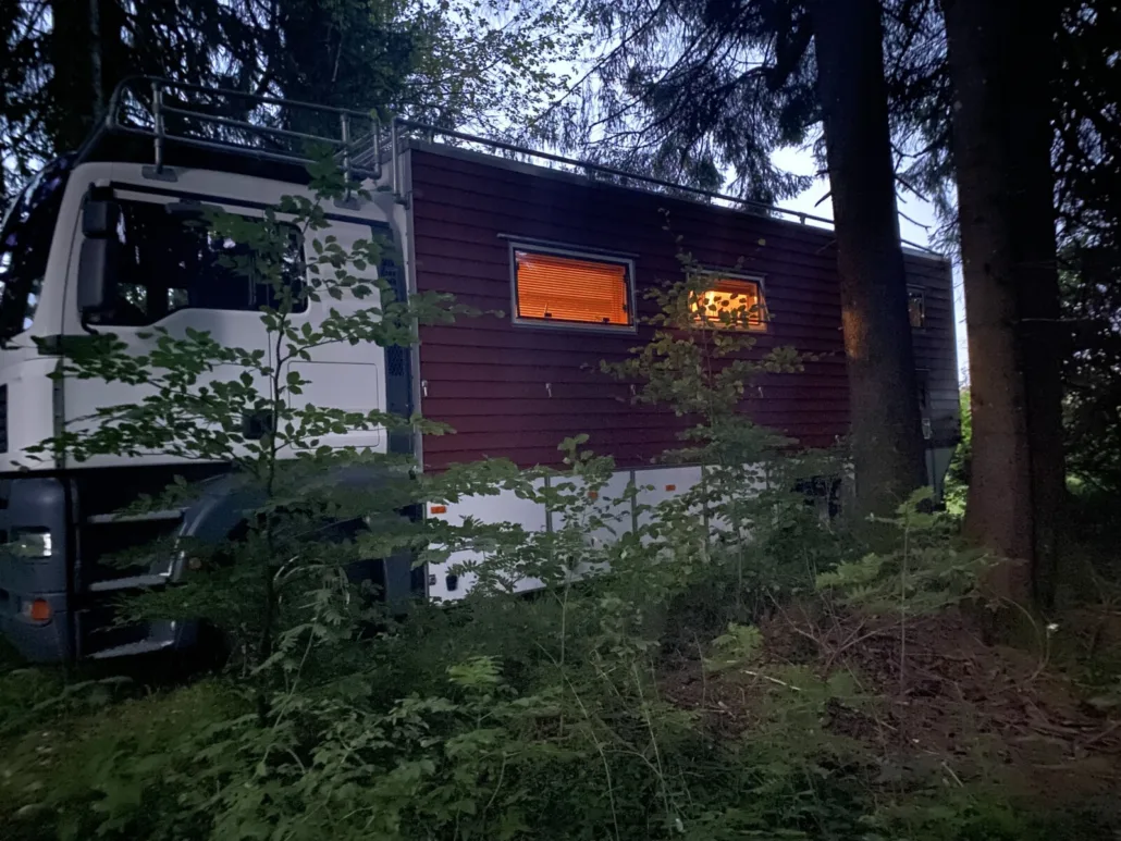 TinyHouse Mobil: Schreinerarbeit auf MAN-Basis