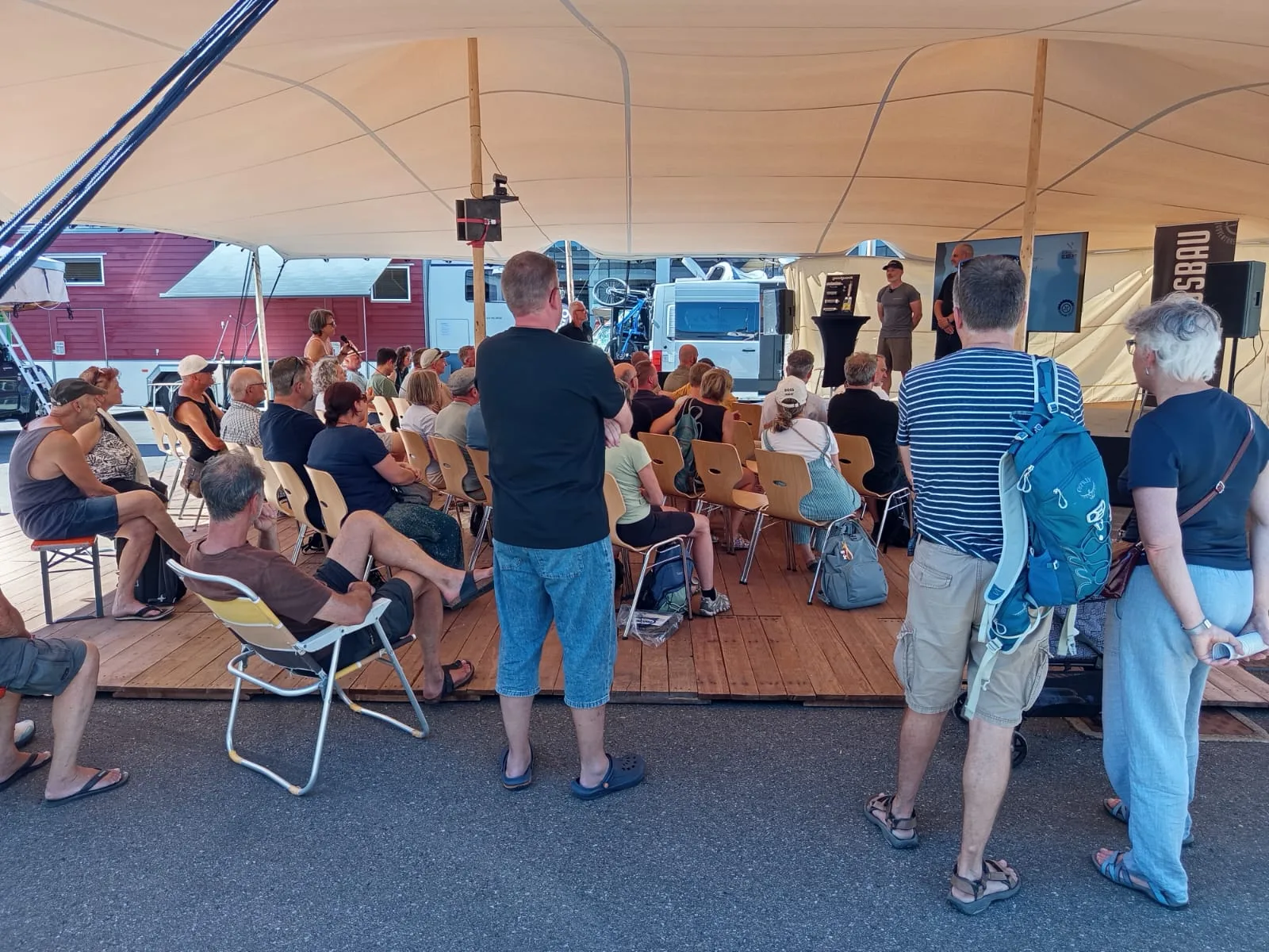 Volles Haus auf der Academy-Bühne der Adventure Southside