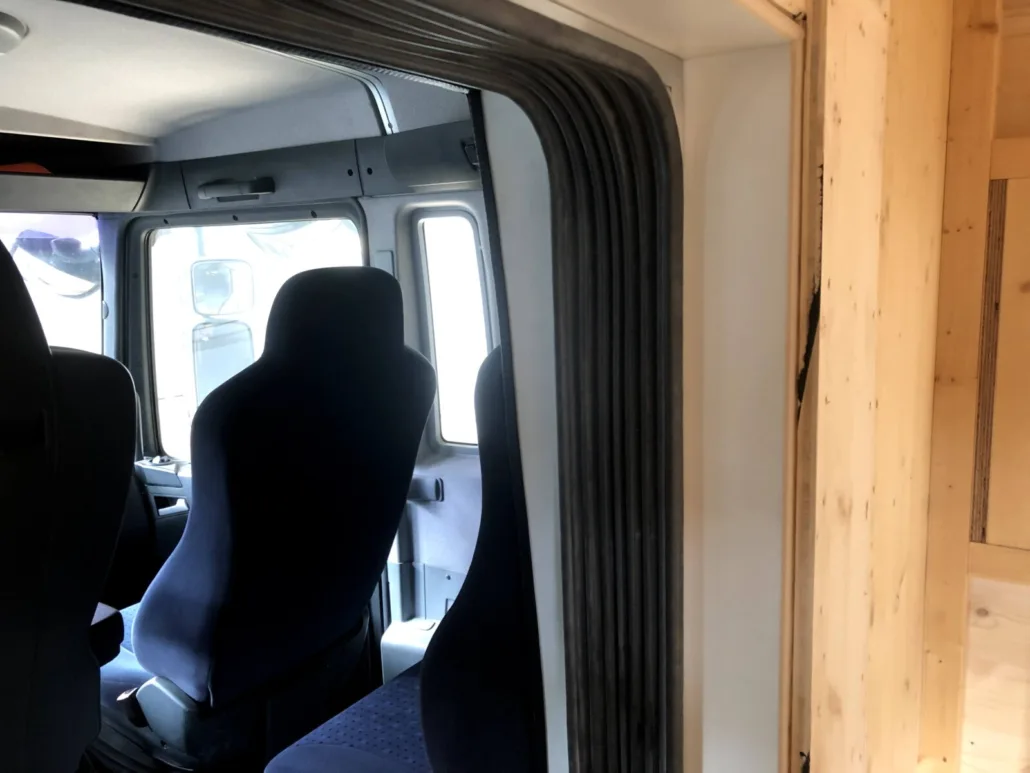 Faltenbalg-Durchgang vom Fahrerhaus zum Wohnaufbau