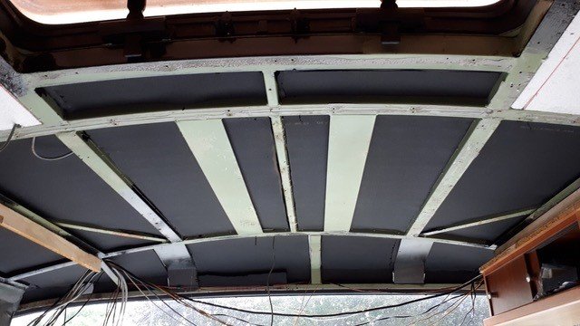 Deckenverkleidung im Fächer-Design: Yacht-Charakter statt Wohnmobil-Standard
