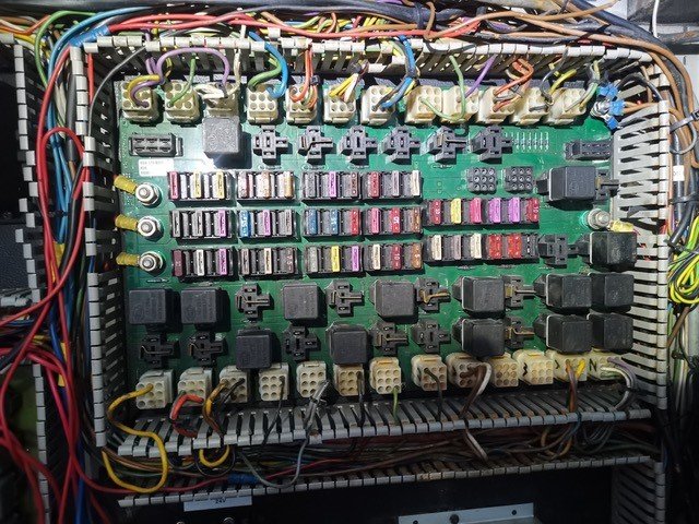 Die Elektrik dahinter: Sicherungs- und Verteilerfeld in Eigenleistung