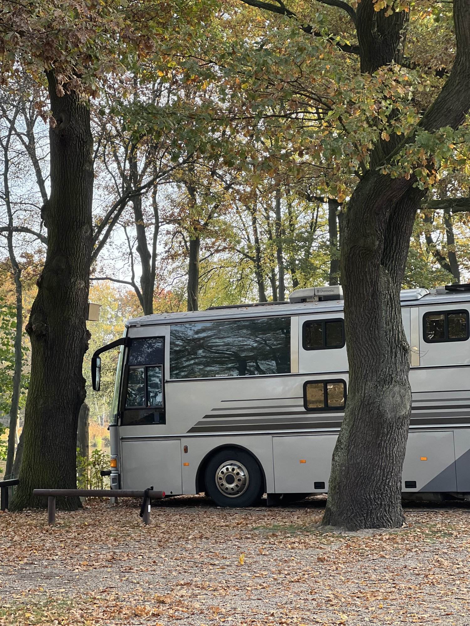 Die alte Dame auf dem Stellplatz — mit 7,50-m-Markise