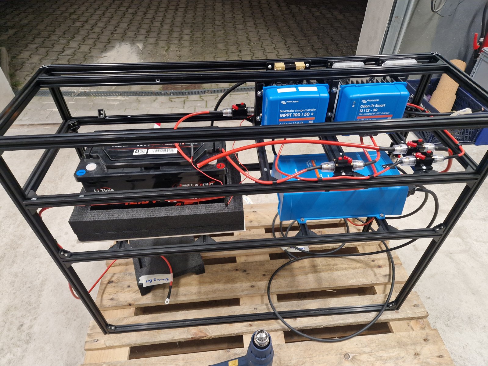 Herzstück der Autarkie: LiFePO4 + Victron im Eigenbau-Rack