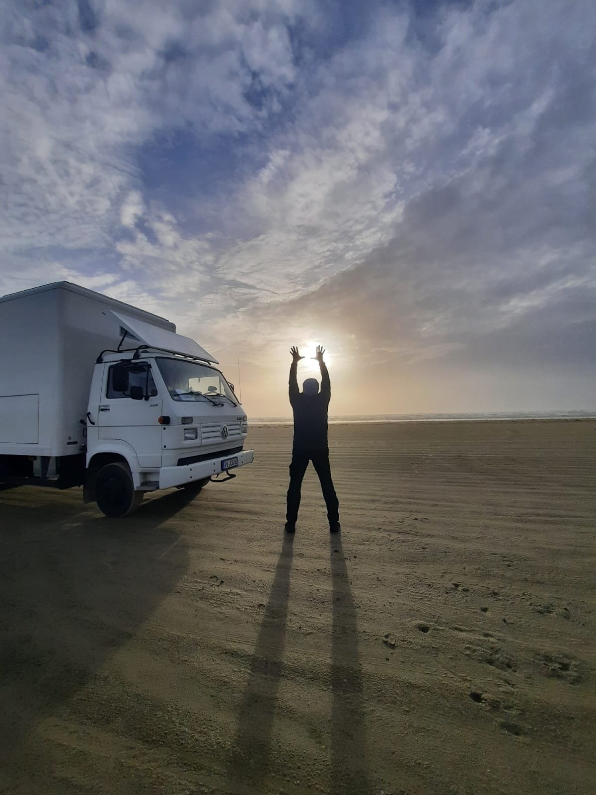 Freiheit am Strand im Abendlicht