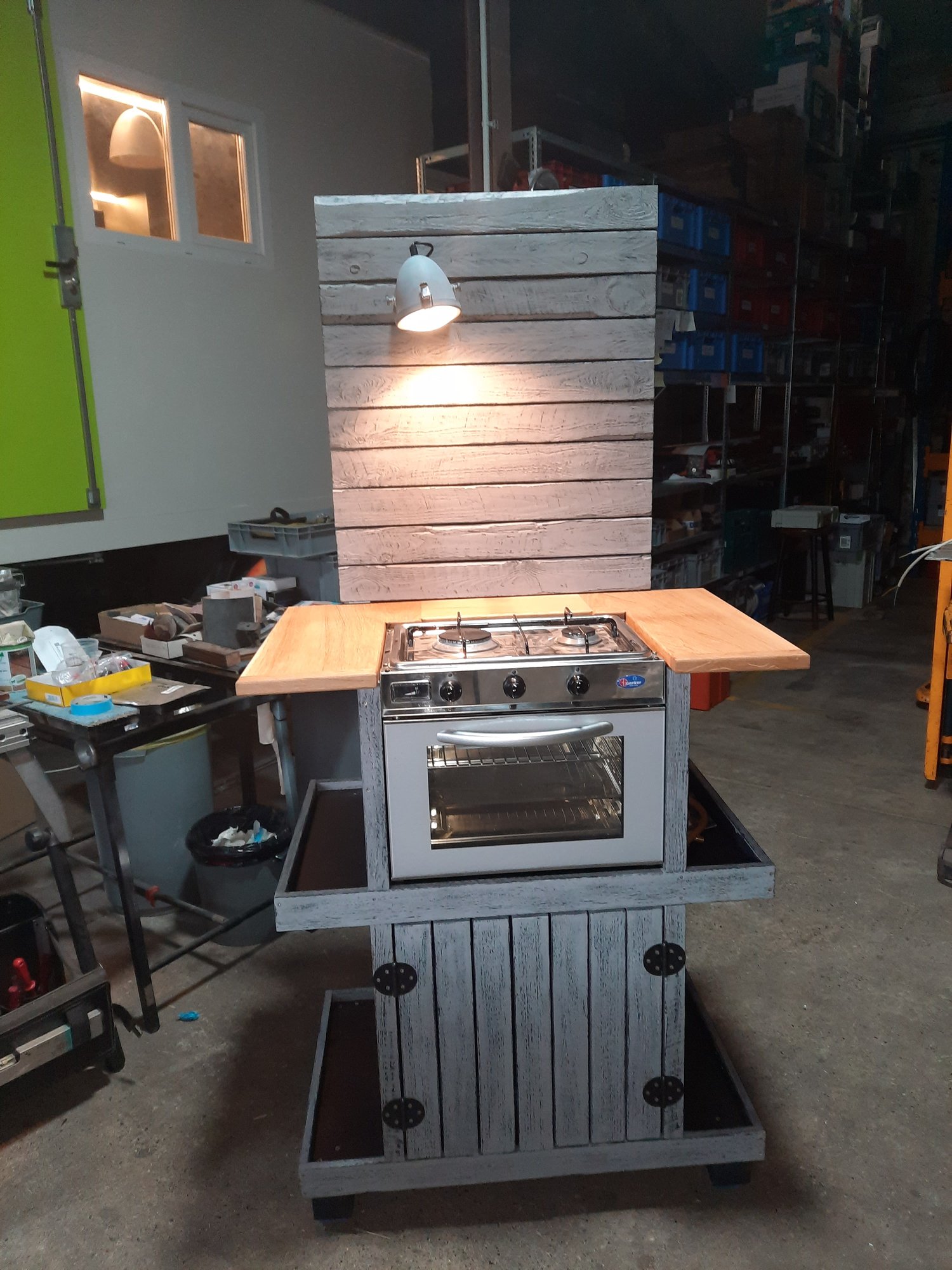 Die selbstgebaute Außenkochstelle mit Backofen