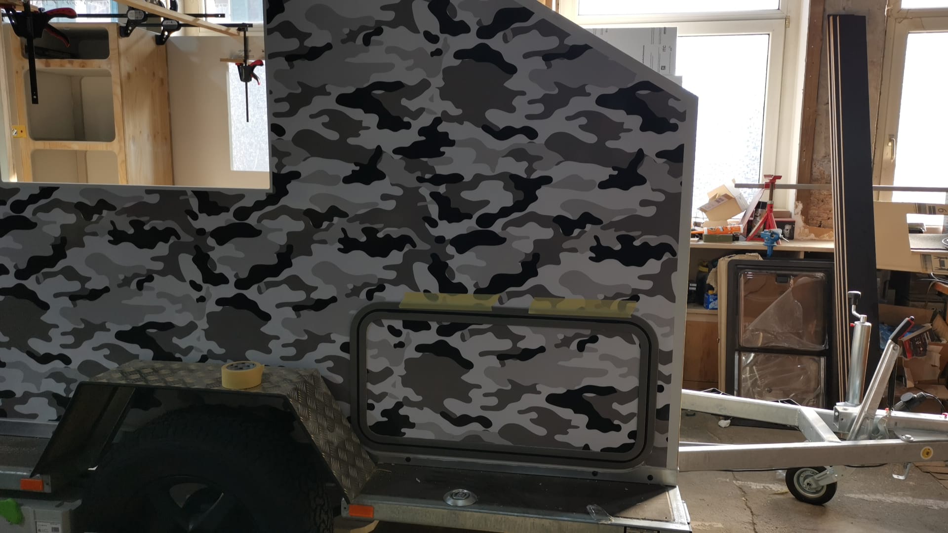 Serviceklappe in der folierten Frontwand